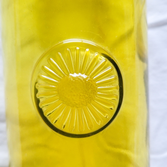 Lime green vase - Picture 3 of 3